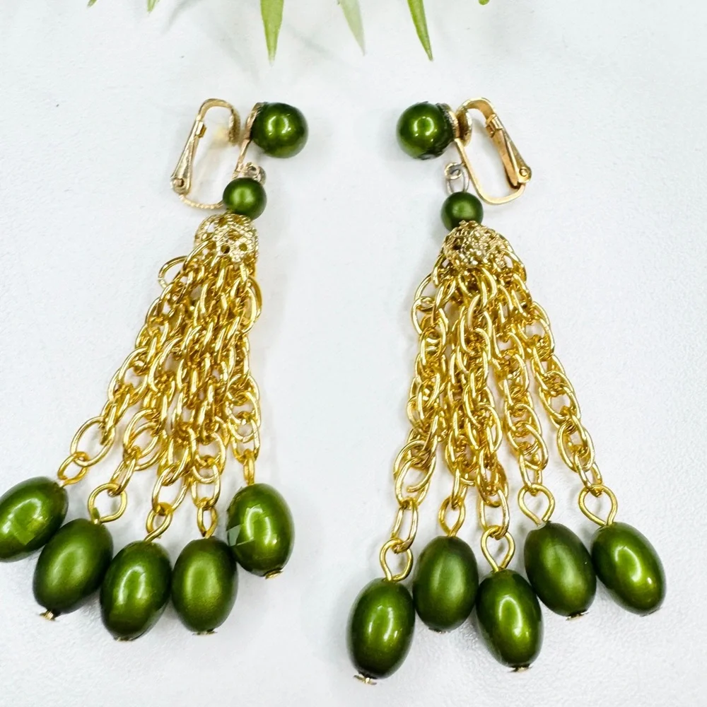 Vintage 60s Hong Kong Green Faux Pearl Gold Tone Tassel Chain Dangle Earrings